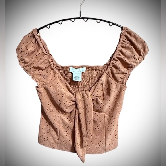 URBAN Romantics Tops - Urban Romantics cropped shirt